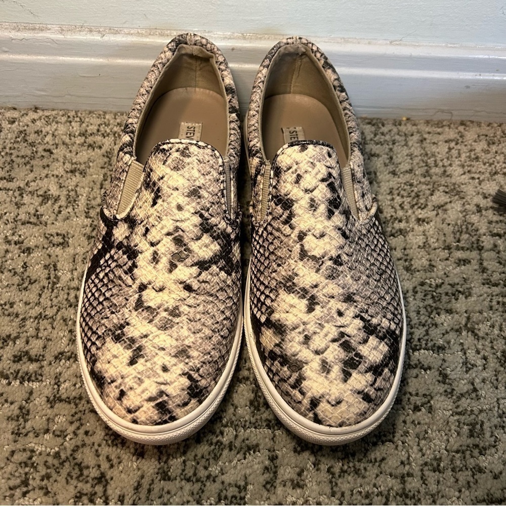 Steve Madden Ecentric Tan Snakeskin Print Slip-On Sneakers Size 10